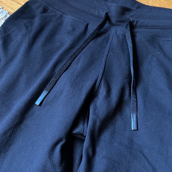 Lulelemon joggers unknown style size 4 - Picture 7 of 10